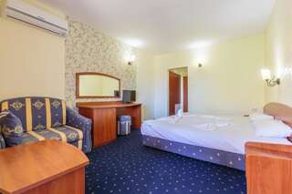 Отель Hotel Chernomorets Черноморец Улучшенный двухместный номер с 1 кроватью или 2 отдельными кроватями-3