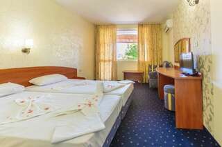 Отель Hotel Chernomorets Черноморец Улучшенный двухместный номер с 1 кроватью или 2 отдельными кроватями-8